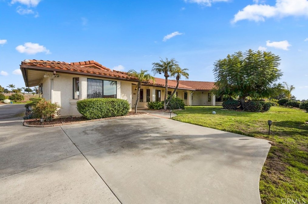642 Tumble Creek Ln, Fallbrook, CA 92028-2592