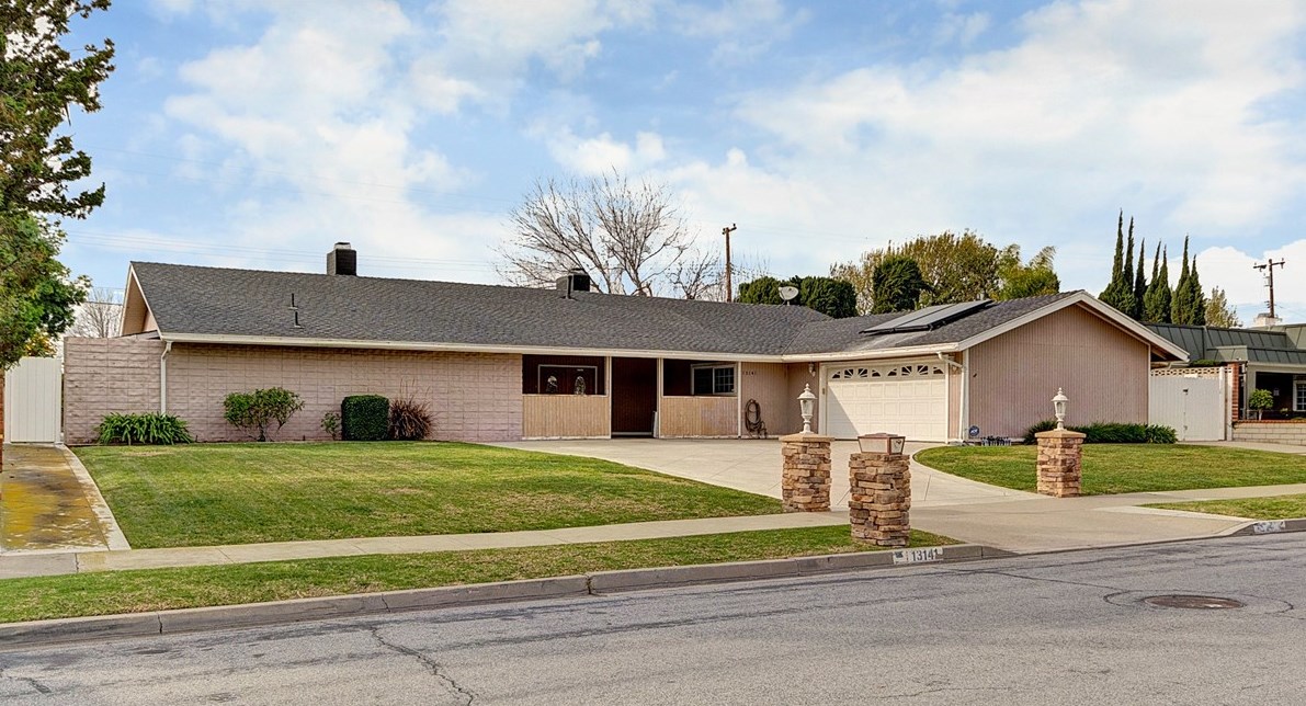 13141 Bow Pl, Santa Ana, CA 92705-2062