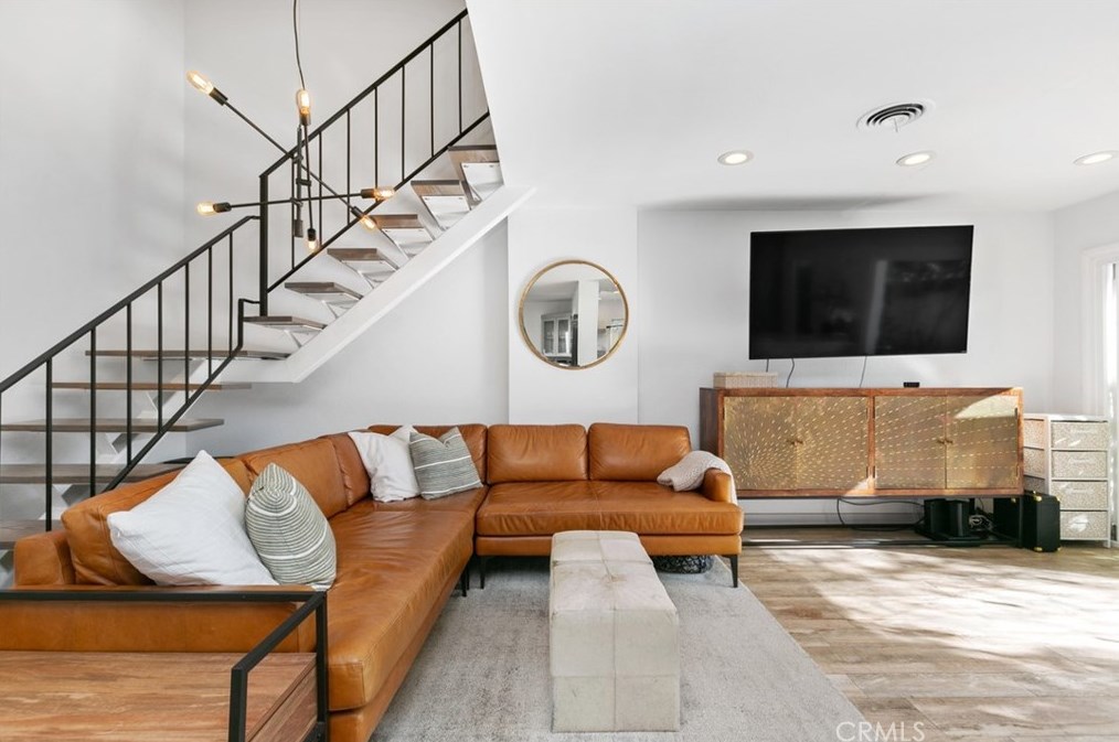 9801 Jamaica Cir, Huntington Beach, CA 92646-7518