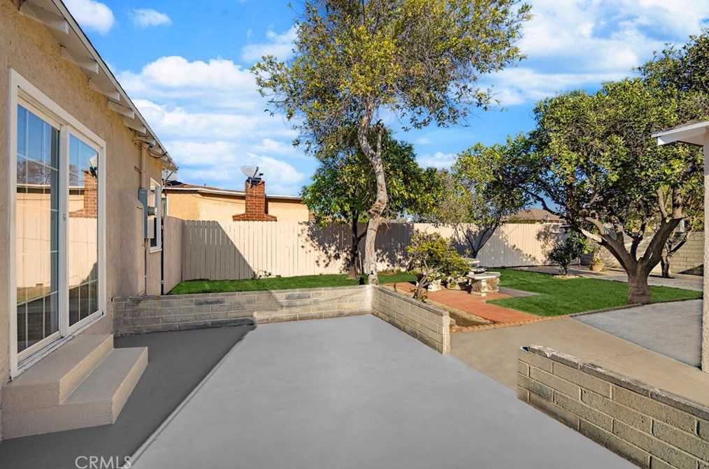 2566 Fidelia Ave, Los Angeles CA  90040-2307 exterior