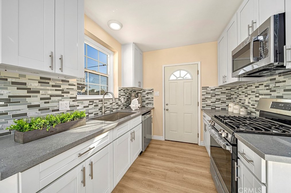 2566 Fidelia Ave, Los Angeles CA  90040-2307 exterior