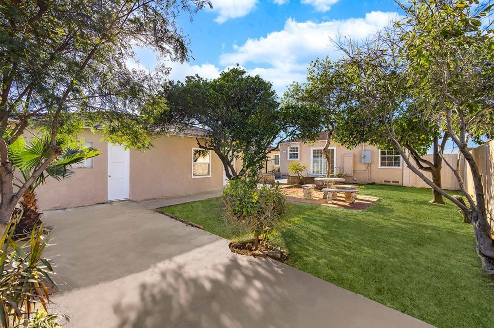 2566 Fidelia Ave, Los Angeles CA  90040-2307 exterior