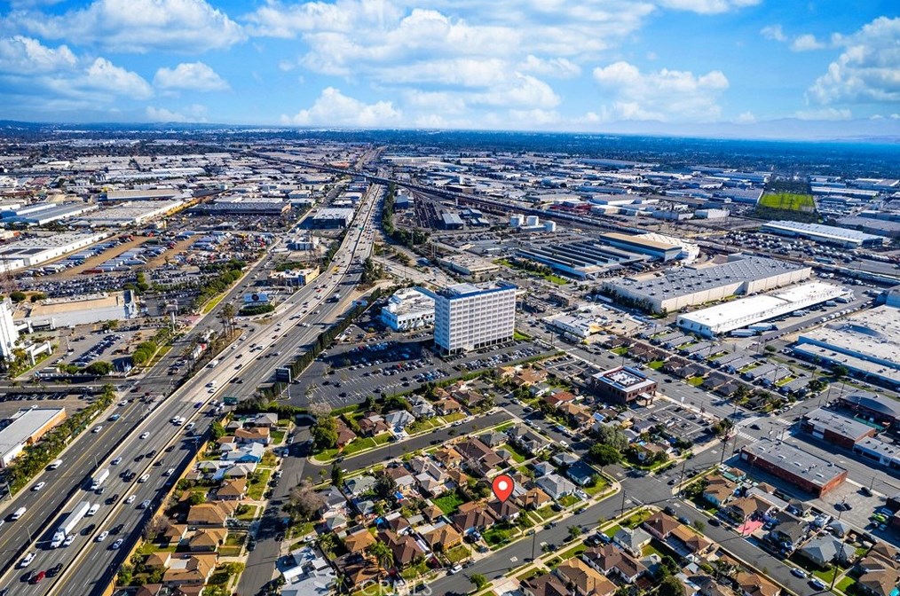 2566 Fidelia Ave, Los Angeles CA  90040-2307 exterior