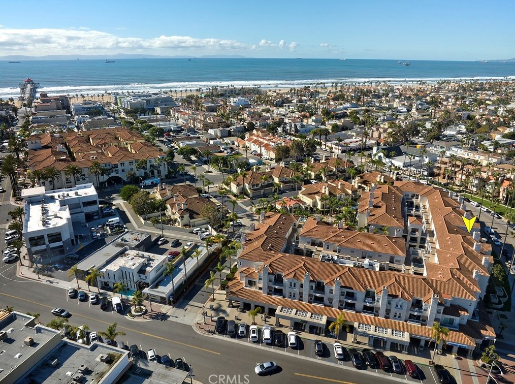415 Townsquare Ln #211, Huntington Beach, CA 92648