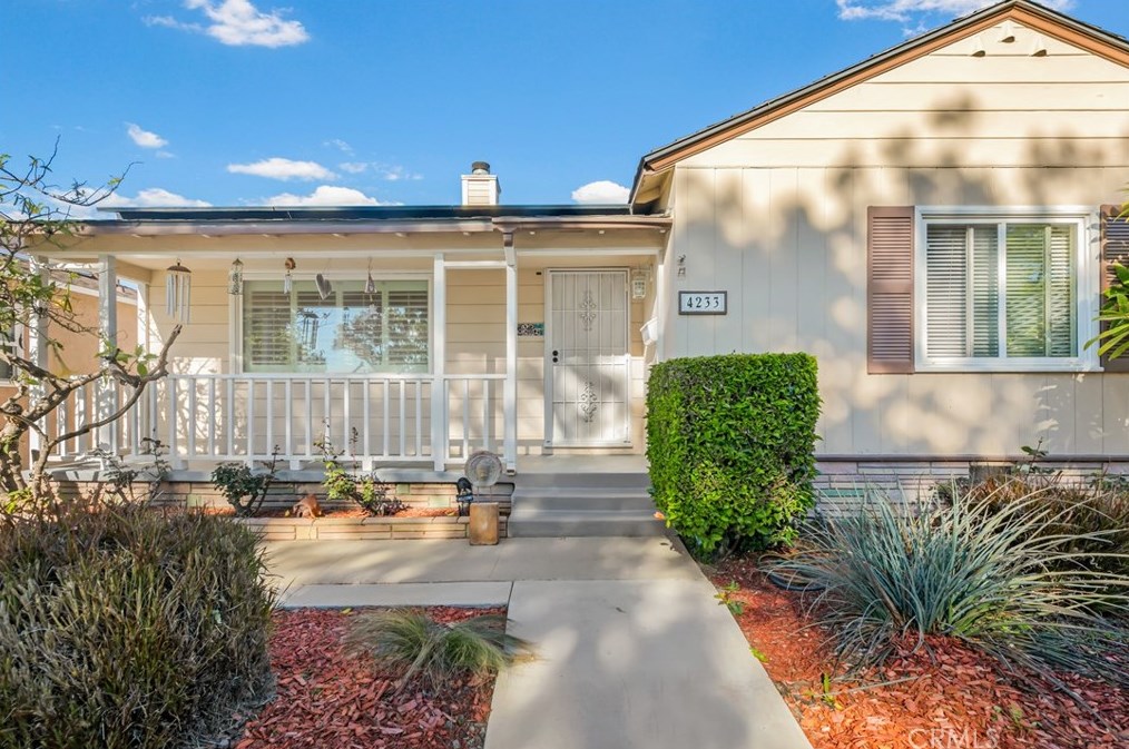 4233 Los Coyotes Diagonal, Lakewood, CA 90713