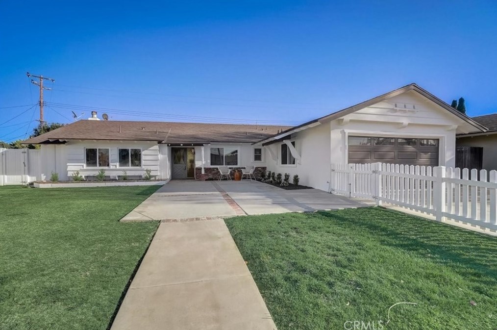 2878 Velasco Ln, Costa Mesa, CA 92626-5716