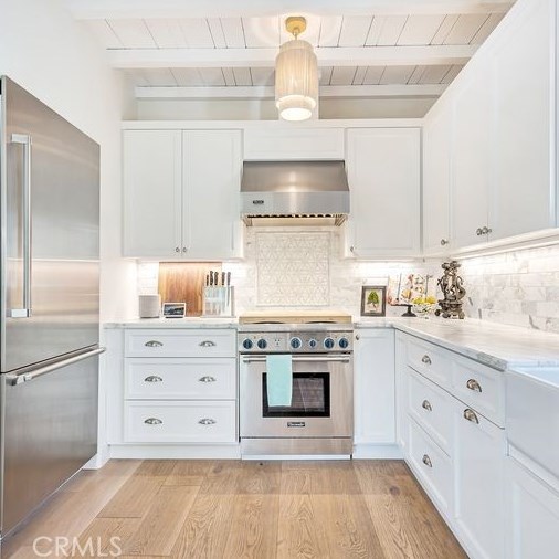 802 Rembrandt Dr, Laguna Beach CA  92651-3417 exterior