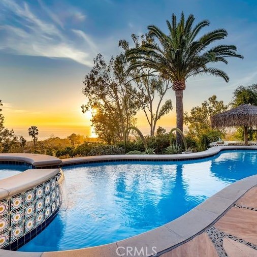 802 Rembrandt Dr, Laguna Beach CA  92651-3417 exterior