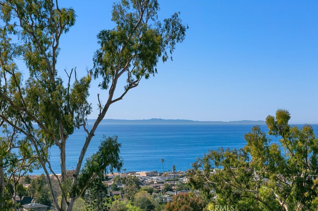 802 Rembrandt Dr, Laguna Beach CA  92651-3417 exterior