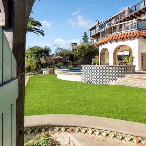 802 Rembrandt Dr, Laguna Beach CA  92651-3417 exterior