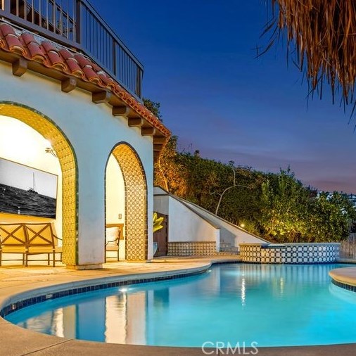 802 Rembrandt Dr, Laguna Beach CA  92651-3417 exterior