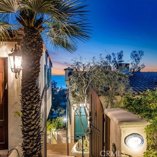802 Rembrandt Dr, Laguna Beach CA  92651-3417 exterior