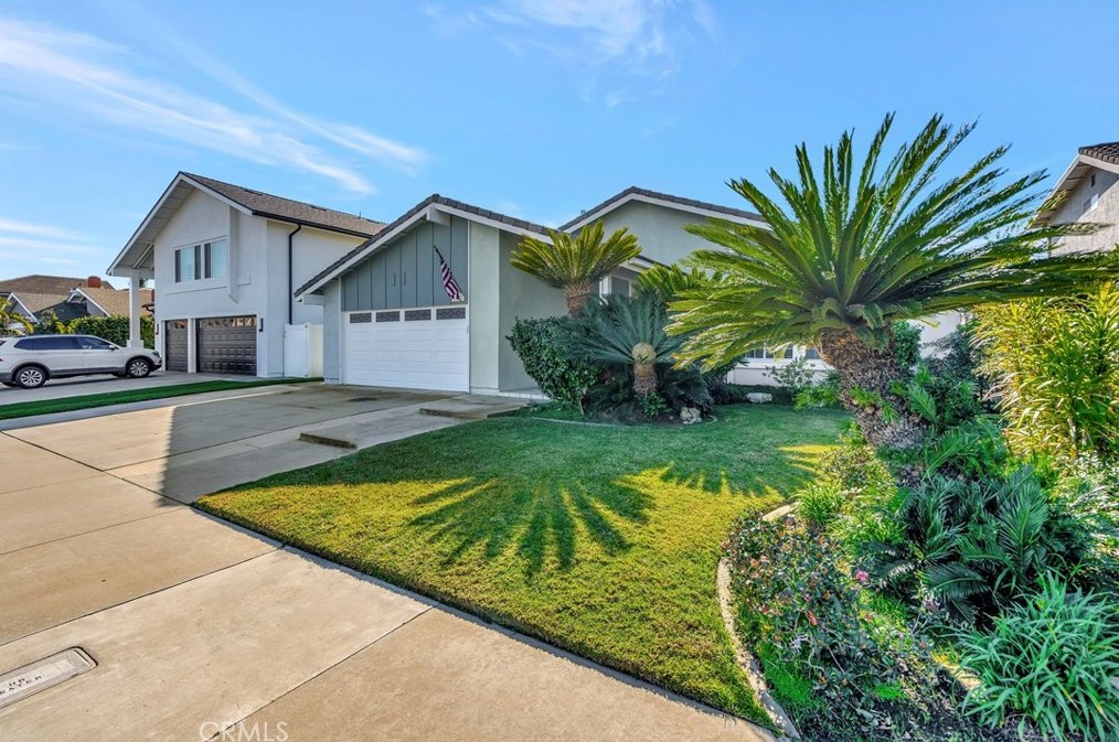 9642 Olympic Dr, Huntington Beach, CA 92646