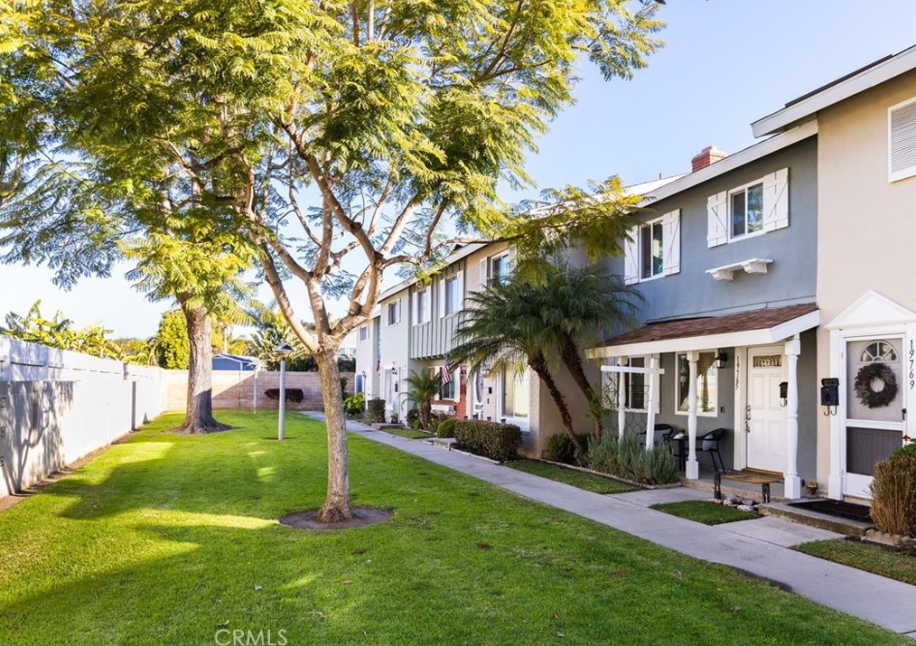 19765 Keswick Ln, Huntington Beach, CA 92646-4246