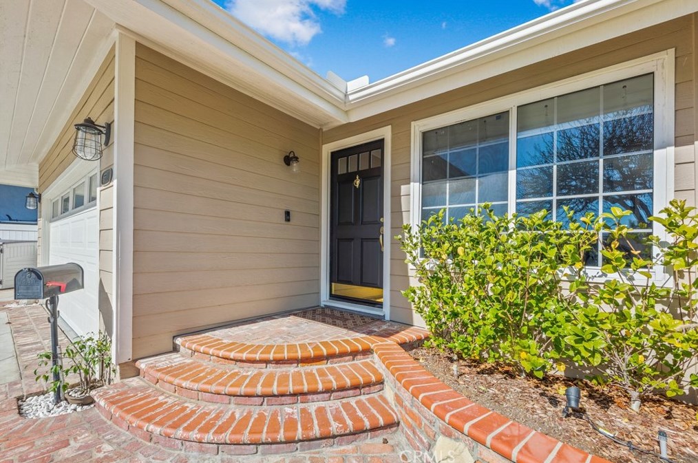5511 Wendy Cir, Huntington Beach, CA 92649-4617