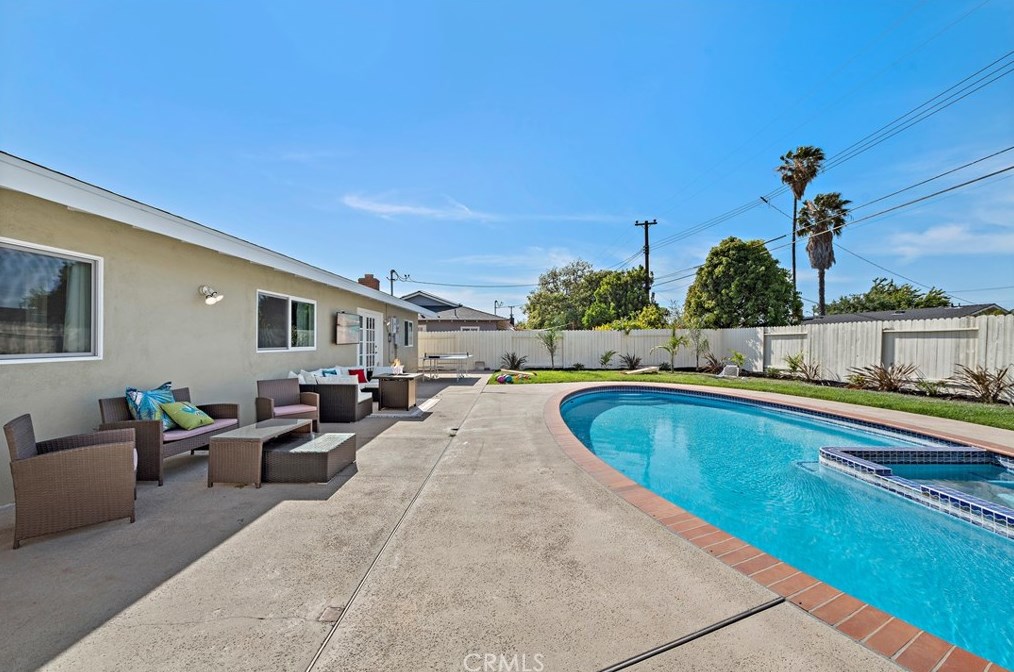 1582 Baker St, Costa Mesa CA  92626-3747 exterior