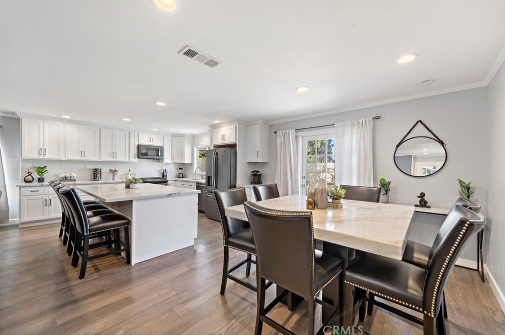 1582 Baker St, Costa Mesa CA  92626-3747 exterior