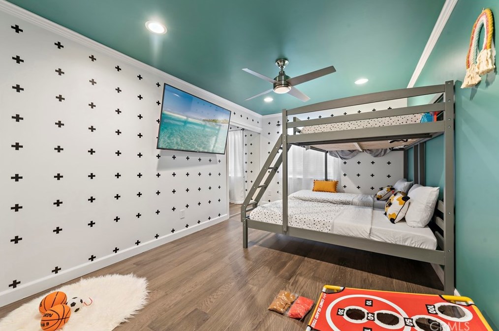 1582 Baker St, Costa Mesa CA  92626-3747 exterior