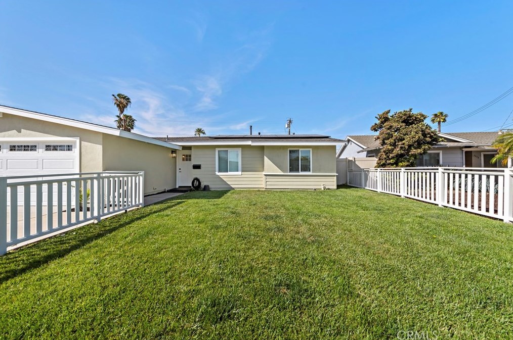 1582 Baker St, Costa Mesa CA  92626-3747 exterior