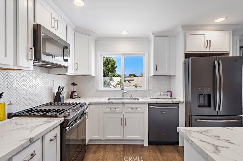 1582 Baker St, Costa Mesa CA  92626-3747 exterior