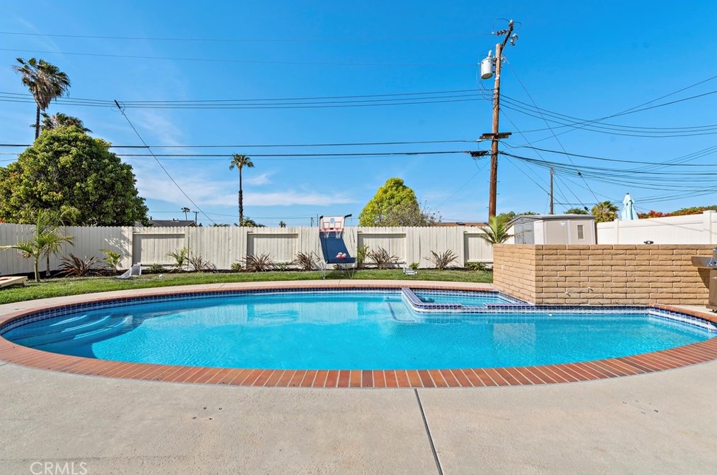 1582 Baker St, Costa Mesa CA  92626-3747 exterior