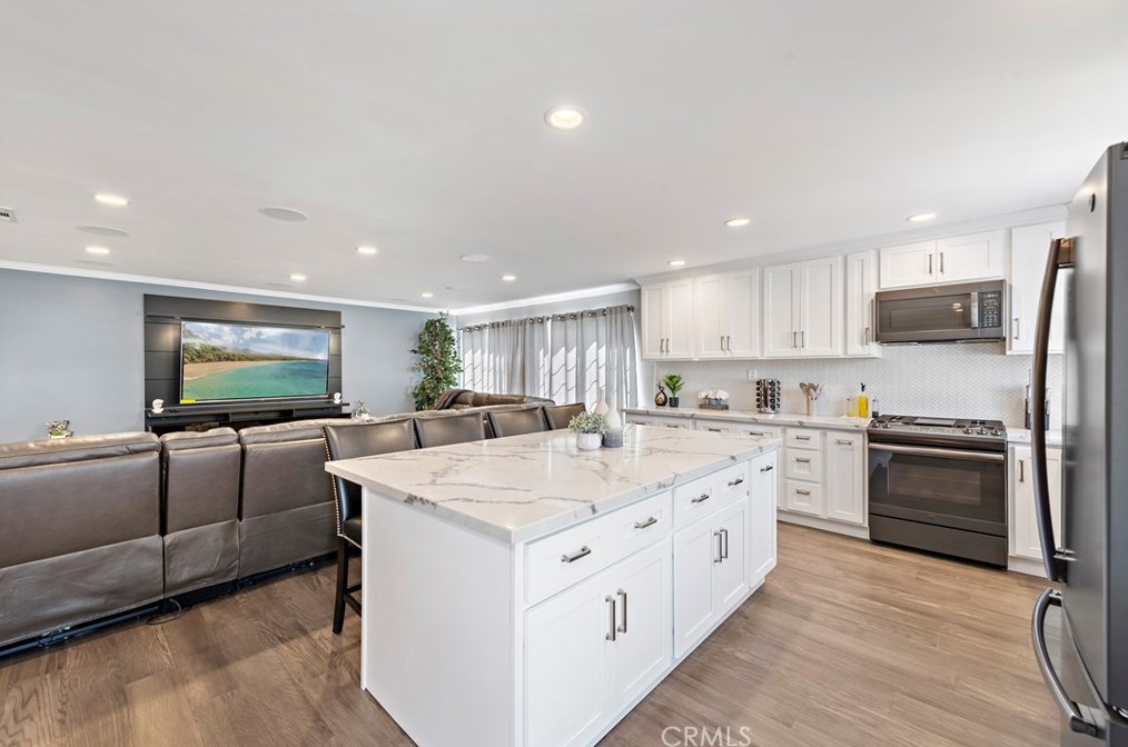 1582 Baker St, Costa Mesa CA  92626-3747 exterior