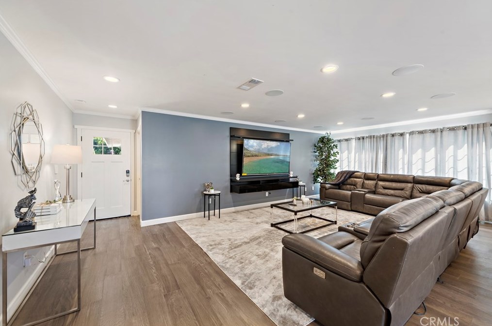 1582 Baker St, Costa Mesa CA  92626-3747 exterior