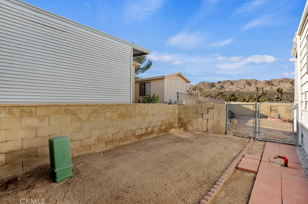 54999 Martinez Trl, Yucca Valley CA 92284-2460 exterior