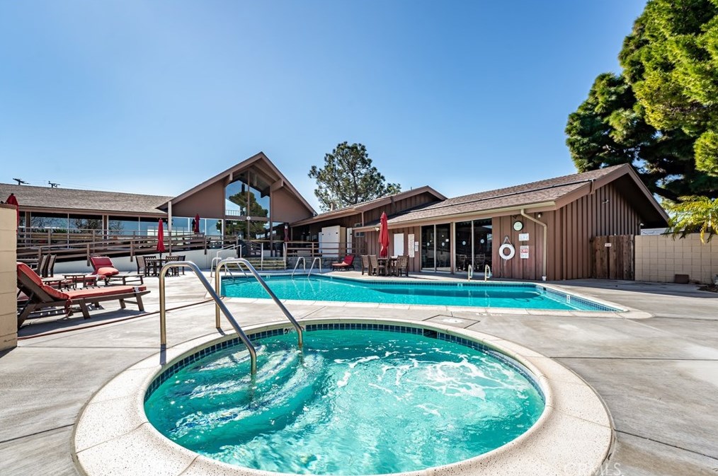 16444 Bolsa Chica St, Huntington Beach CA  92649-2601 exterior