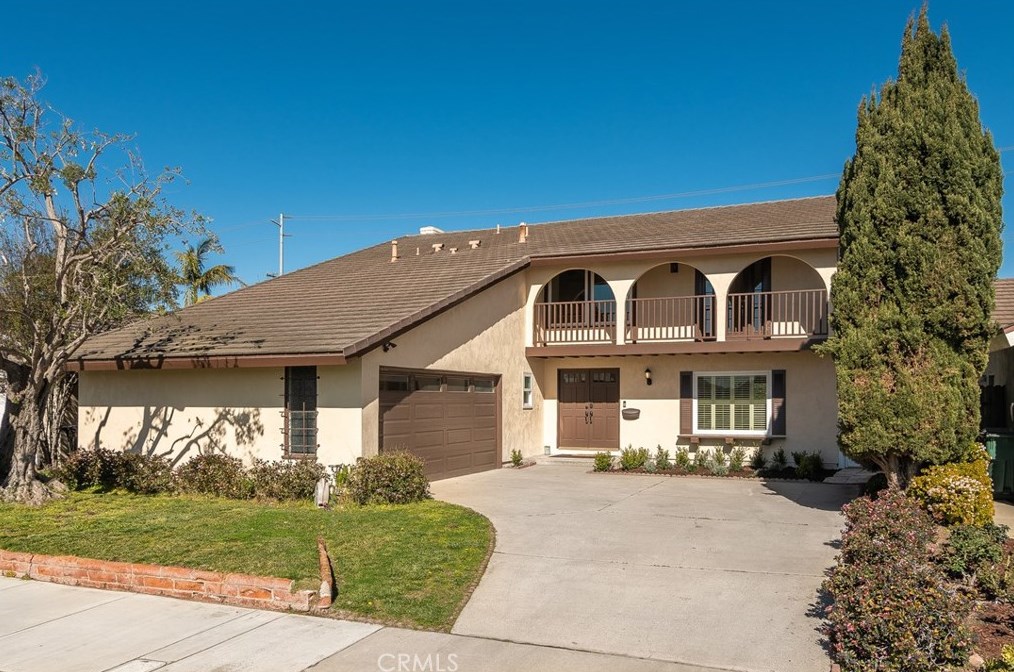 6611 Crista Palma Dr, Huntington Beach, CA 92647-6619
