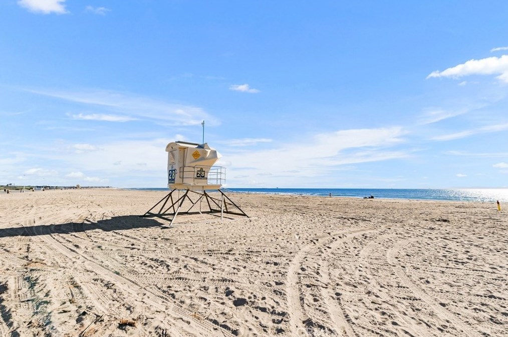 16521 Grunion, Huntington Beach CA  92649-3466 exterior