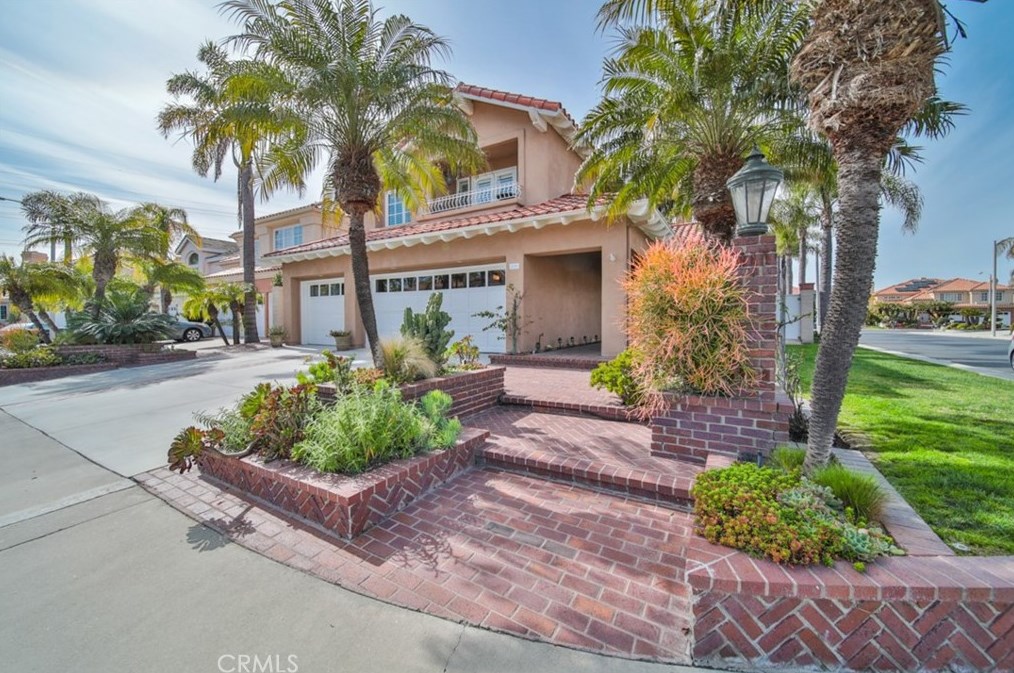 21211 Dove Cir, Huntington Beach, CA 92646-7246