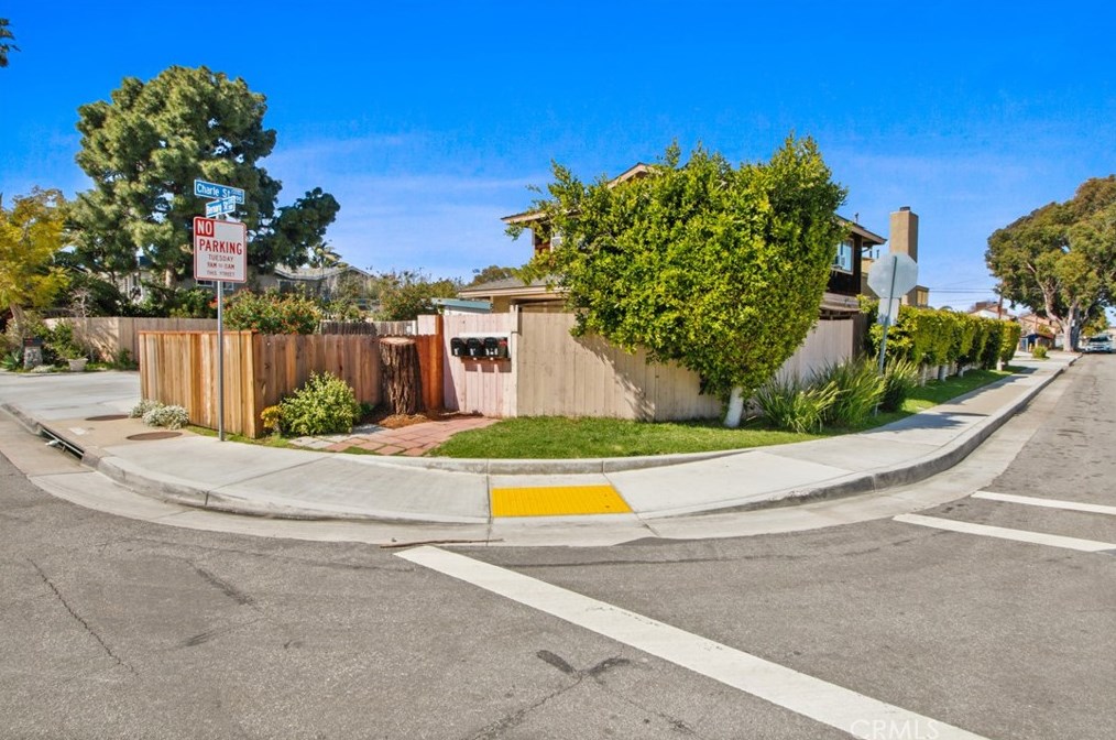 534 Bernard St, Costa Mesa, CA 92627-2658