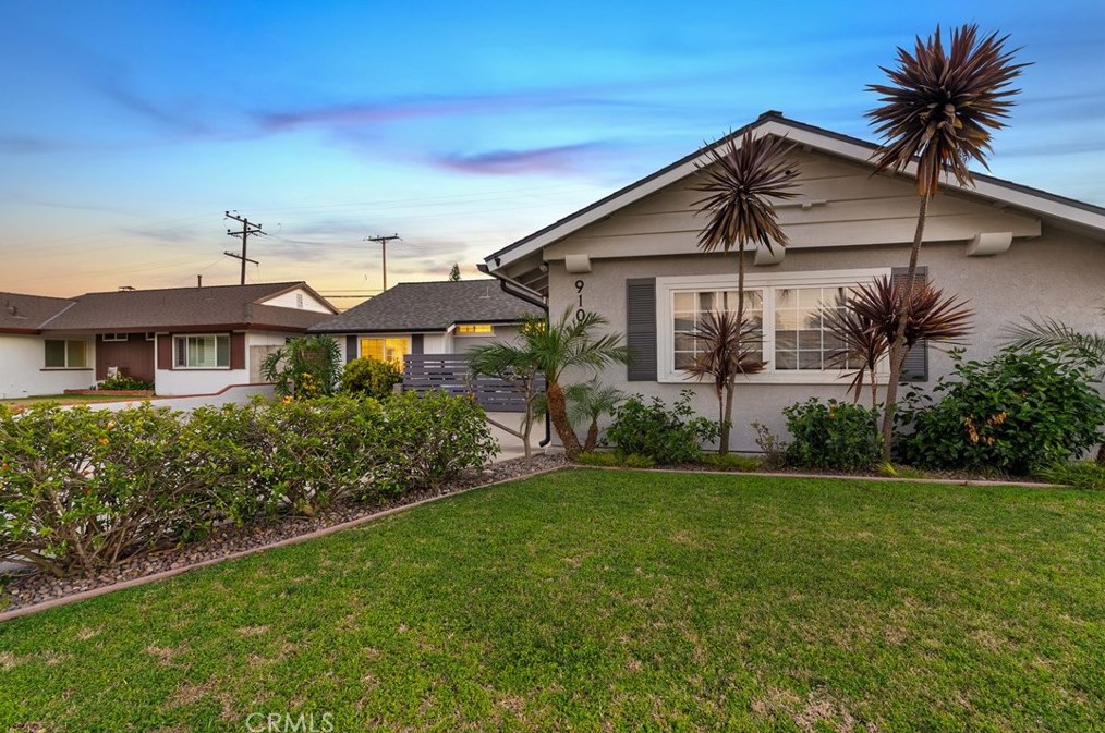 9102 Gettysburg Dr, Huntington Beach, CA 92646-3414