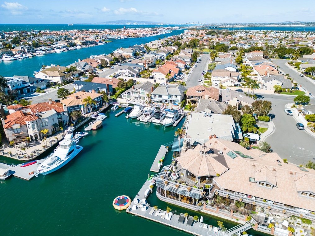 16462 Sundancer Ln, Huntington Beach, CA 92649