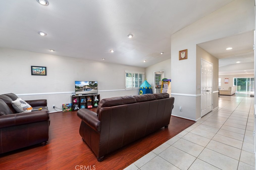 1519 Kiowa Crest Dr, Pomona CA  91765-3918 exterior