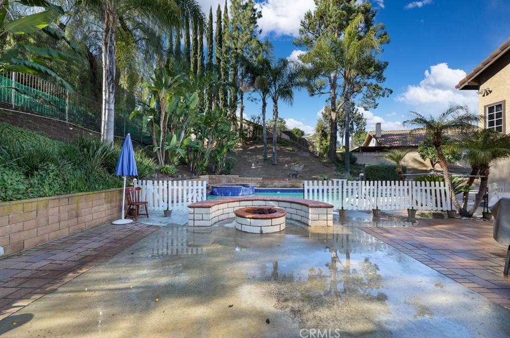 1519 Kiowa Crest Dr, Pomona CA  91765-3918 exterior