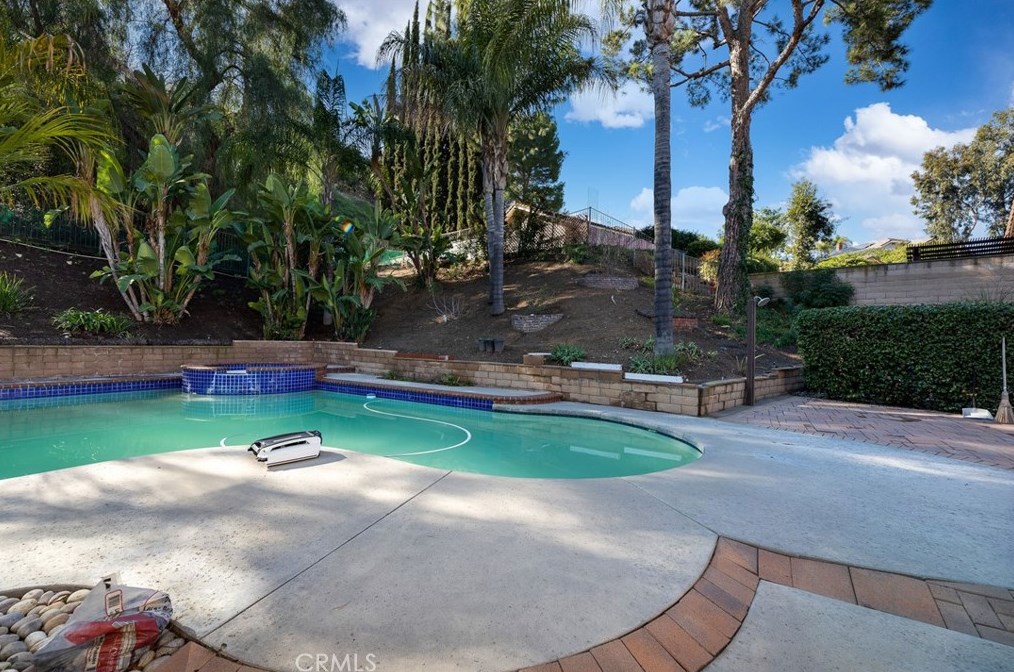 1519 Kiowa Crest Dr, Pomona CA  91765-3918 exterior
