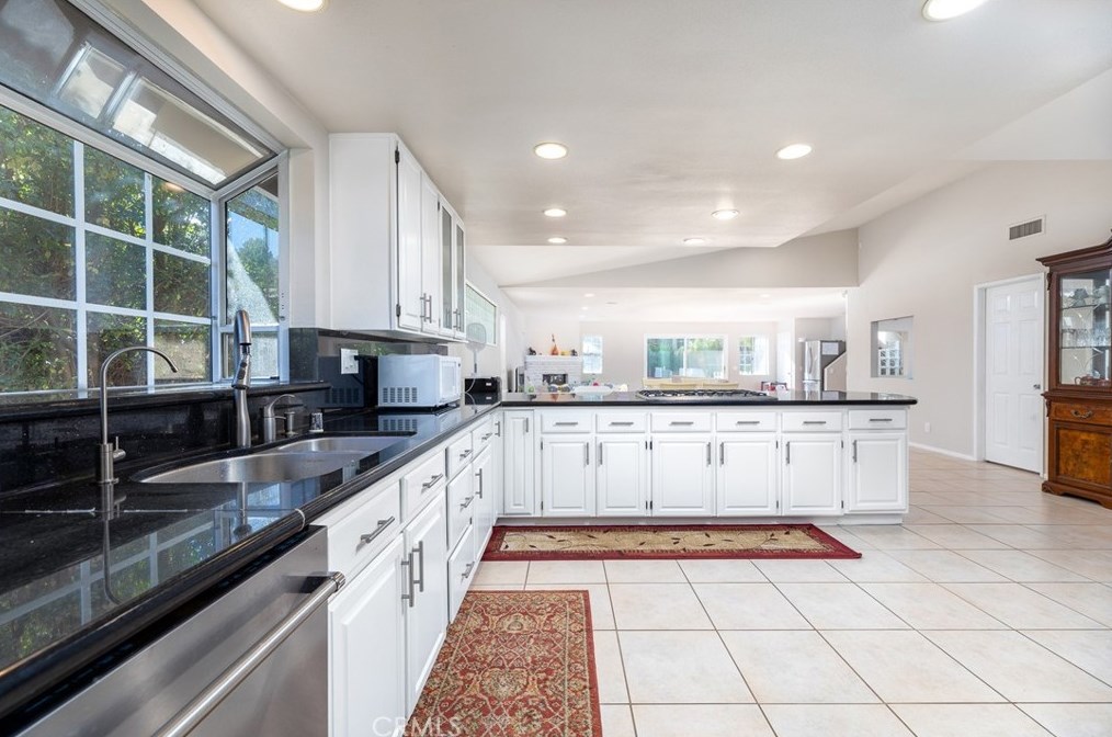 1519 Kiowa Crest Dr, Pomona CA  91765-3918 exterior