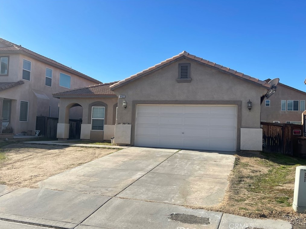 9422 Dragon Tree Dr, Hesperia, CA 92344-0034