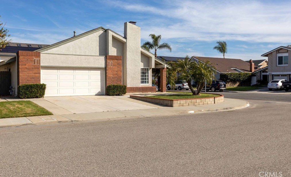 21062 Kausch Cir, Huntington Beach, CA 92646-7135