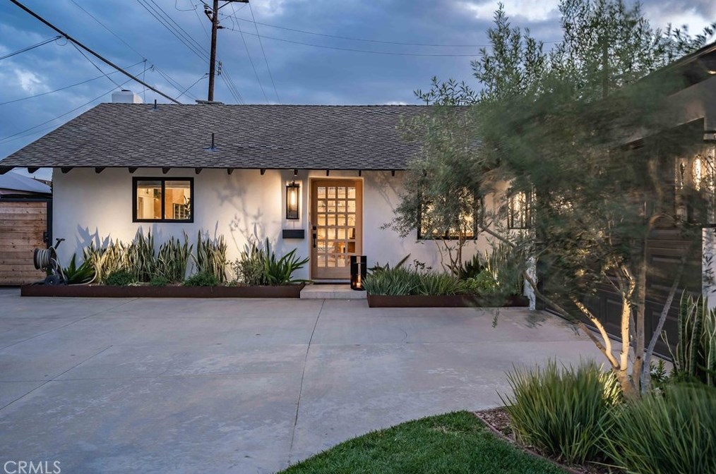 5912 Raphael Dr, Huntington Beach, CA 92649-4940