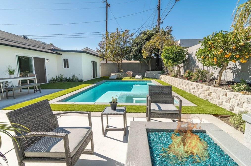 6671 Mason Dr, Huntington Beach CA  92647-4345 exterior