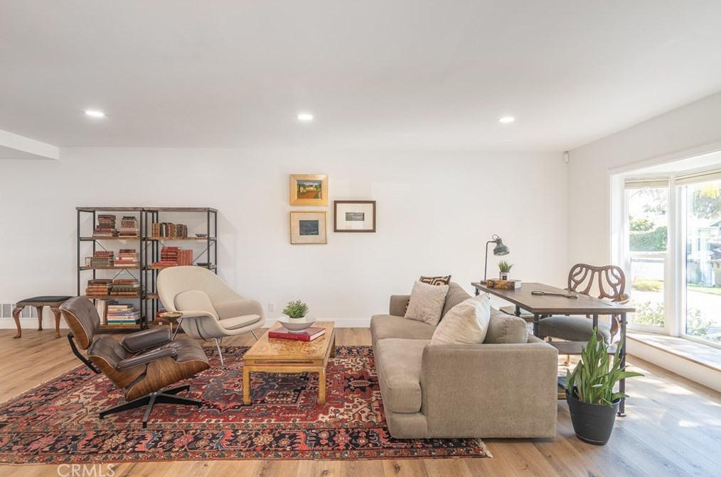 6671 Mason Dr, Huntington Beach CA  92647-4345 exterior