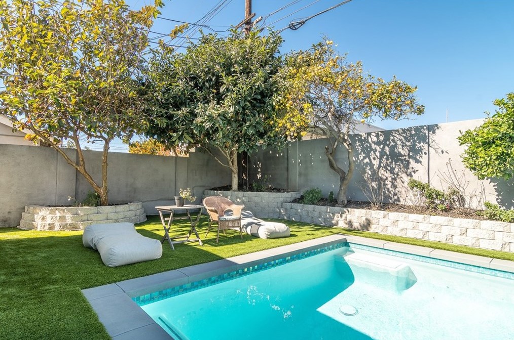 6671 Mason Dr, Huntington Beach CA  92647-4345 exterior