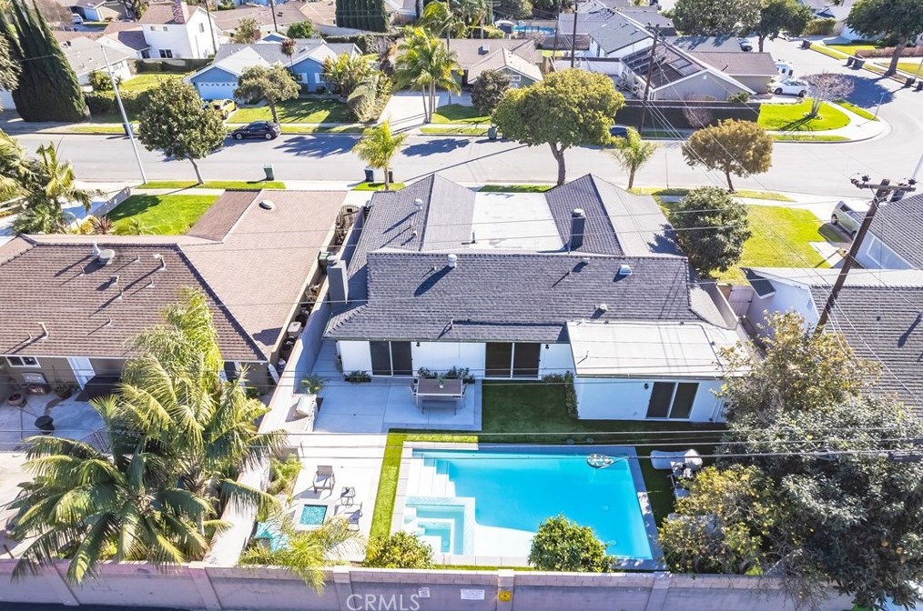 6671 Mason Dr, Huntington Beach CA  92647-4345 exterior