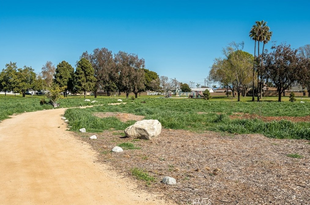 6671 Mason Dr, Huntington Beach CA  92647-4345 exterior