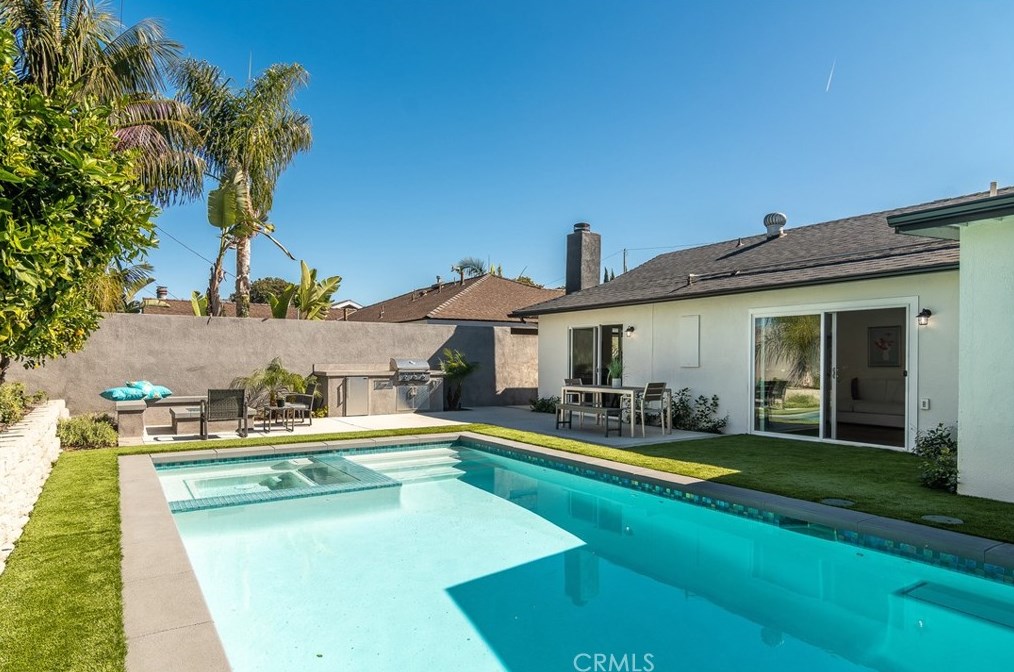 6671 Mason Dr, Huntington Beach CA  92647-4345 exterior