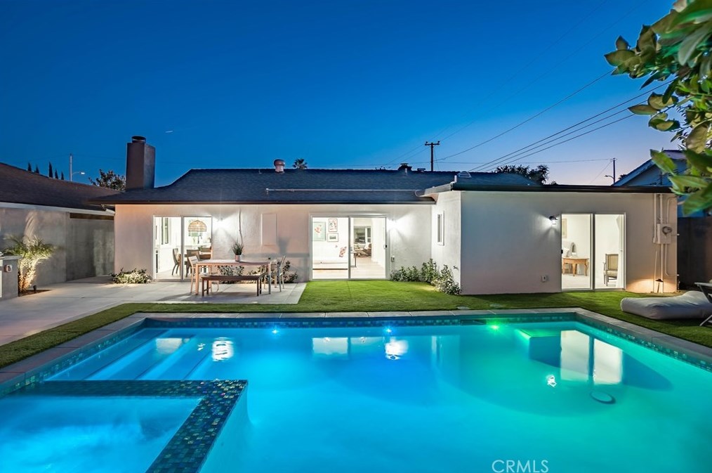 6671 Mason Dr, Huntington Beach CA  92647-4345 exterior