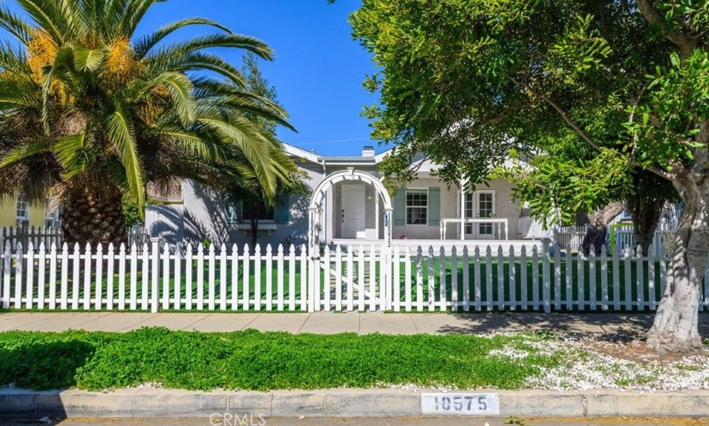 10575 Ayres Ave, Los Angeles CA  90064-2360 exterior